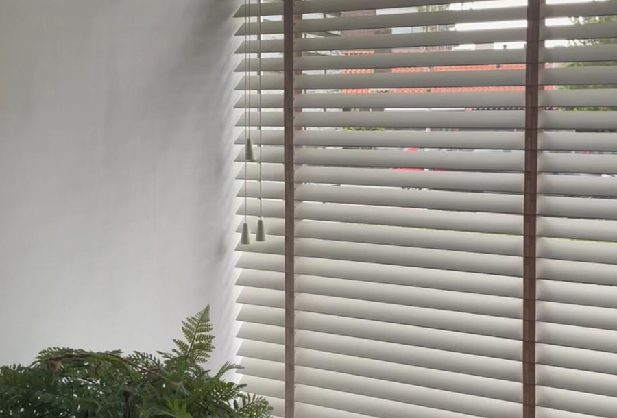 Lindehouten jaloezieën: stijlvol, duurzaam en perfect op maat