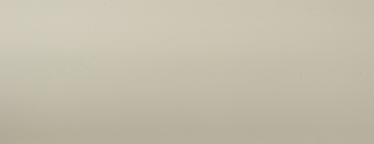 Magnolia aluminium jaloezieën bieden een zachte en verfijnde uitstraling in uw interieur. Vervaardigd van duurzaam aluminium, eenvoudig te onderhouden en met aanpasbare licht- en privacyopties.