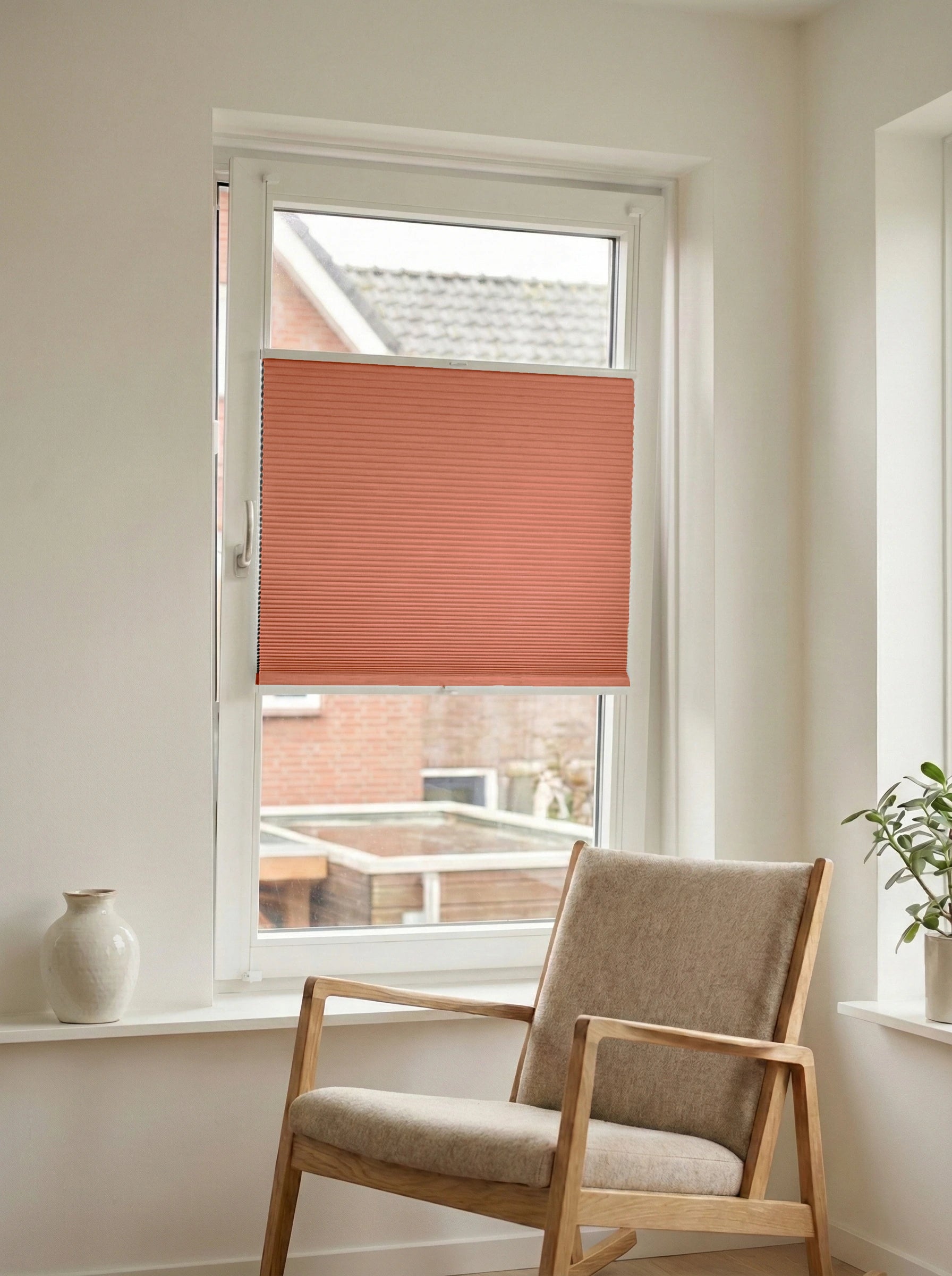 Verduisterend plisségordijn Dense rood op maat voor een draaikiepraam
