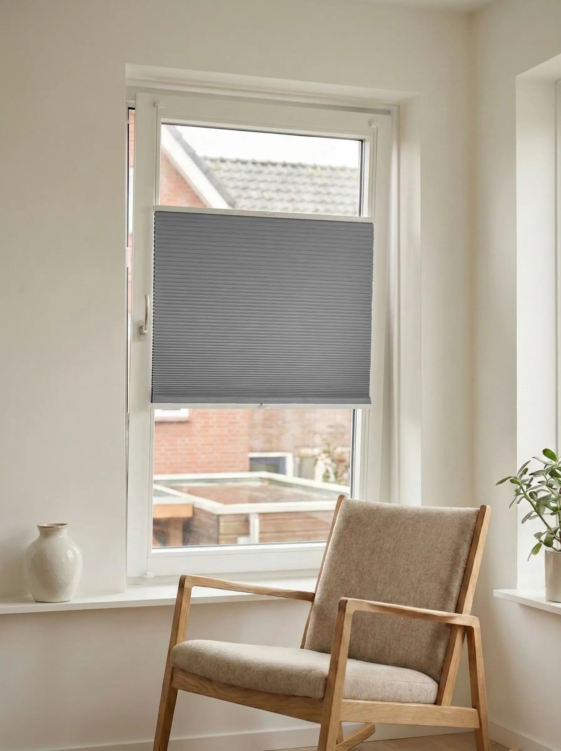 Verduisterend plisségordijn Pure grijs op maat voor een draaikiepraam